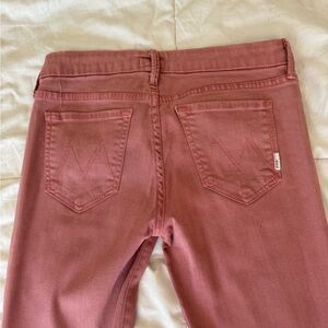 Salmon/Rose color super soft stretchy Mother jeans. Good used condition. Sz 28.